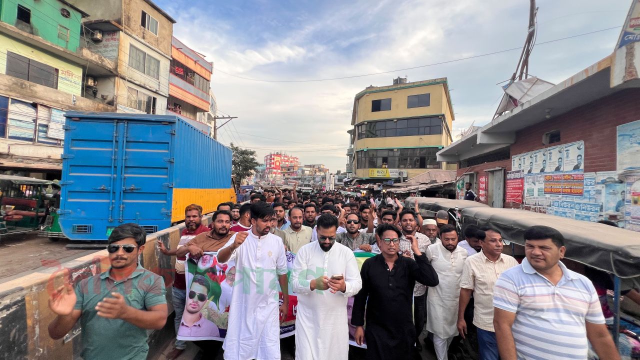 দেবিদ্বারে যুবদলের প্রতিষ্ঠাবার্ষিকীতে বাসির উদ্দিন ও ইউছুফ রাজের নেতৃত্বে আনন্দ মিছিল